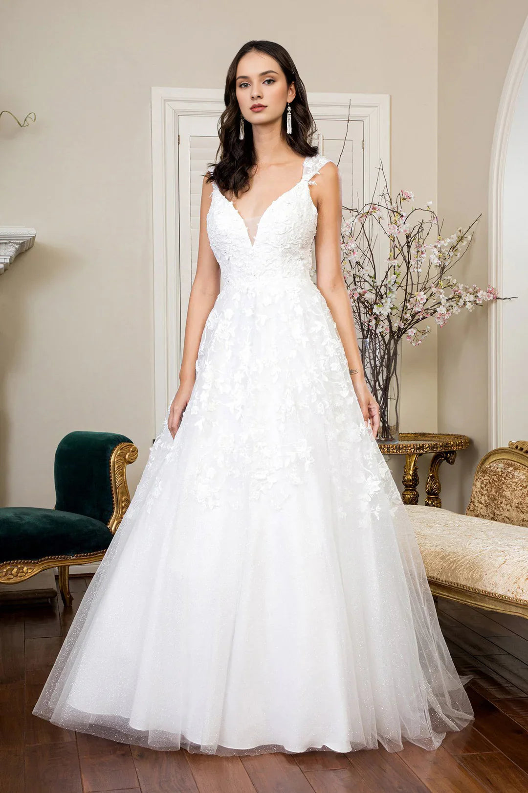 Women's High-Fashion Garments Embrace New Fashion 3D floral embroidery long V-neck wedding dress